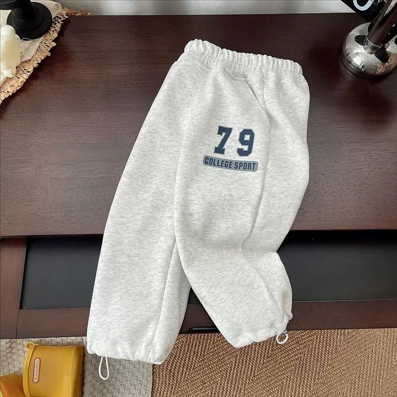Boys’ Letter Print Outfit – Sweatshirt & Pants (1–6Y) - Image 3